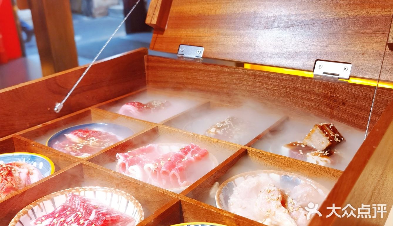 这家地下烤肉店还不错哟