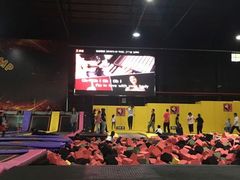 -嘿哟动霸CHUA·新潮玩运动娱乐中心·蹦床滑冰团建乐园