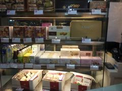 面包甜点陈列柜-凯司令西点房(虹桥路站店)