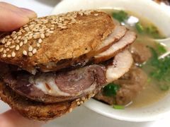 夹肉烧饼-老磁器口豆汁店(天坛店)