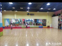 -米高蓝斯克国际轮滑中心(中铁建店)