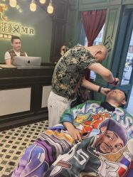 -海文先生国潮烫染男士理发馆