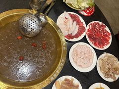 -周老三跷脚牛肉·全牛火锅(非遗传承店)