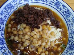 -渝之汇牛肉豌杂面