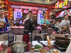 -刘姐啤酒鱼民族演艺餐厅(西街总店)