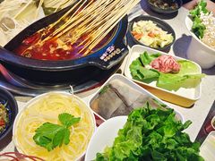 鸳鸯红汤-钢管厂歆瑞源油卤串串香(春熙路太古里店)