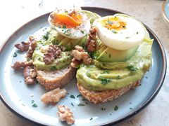 牛油果煮蛋吐司-RAC BAR(安福路店)