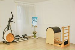 -闺蜜瑜伽·普拉提女性塑形馆