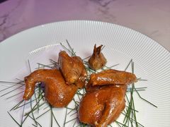 玻璃脆皮乳鸽-曼格纳·曼芯馆(杨浦店)