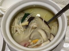 -赶海部落海鲜城(海阳路店)