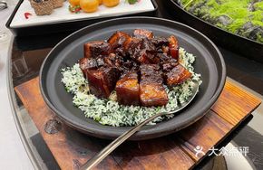 Mountain and Water Braised Pork