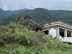 -四川汶川特大地震漩口中学遗址