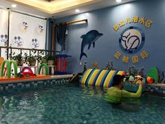 -蓝鲸国际少儿游泳训练中心(群力店)