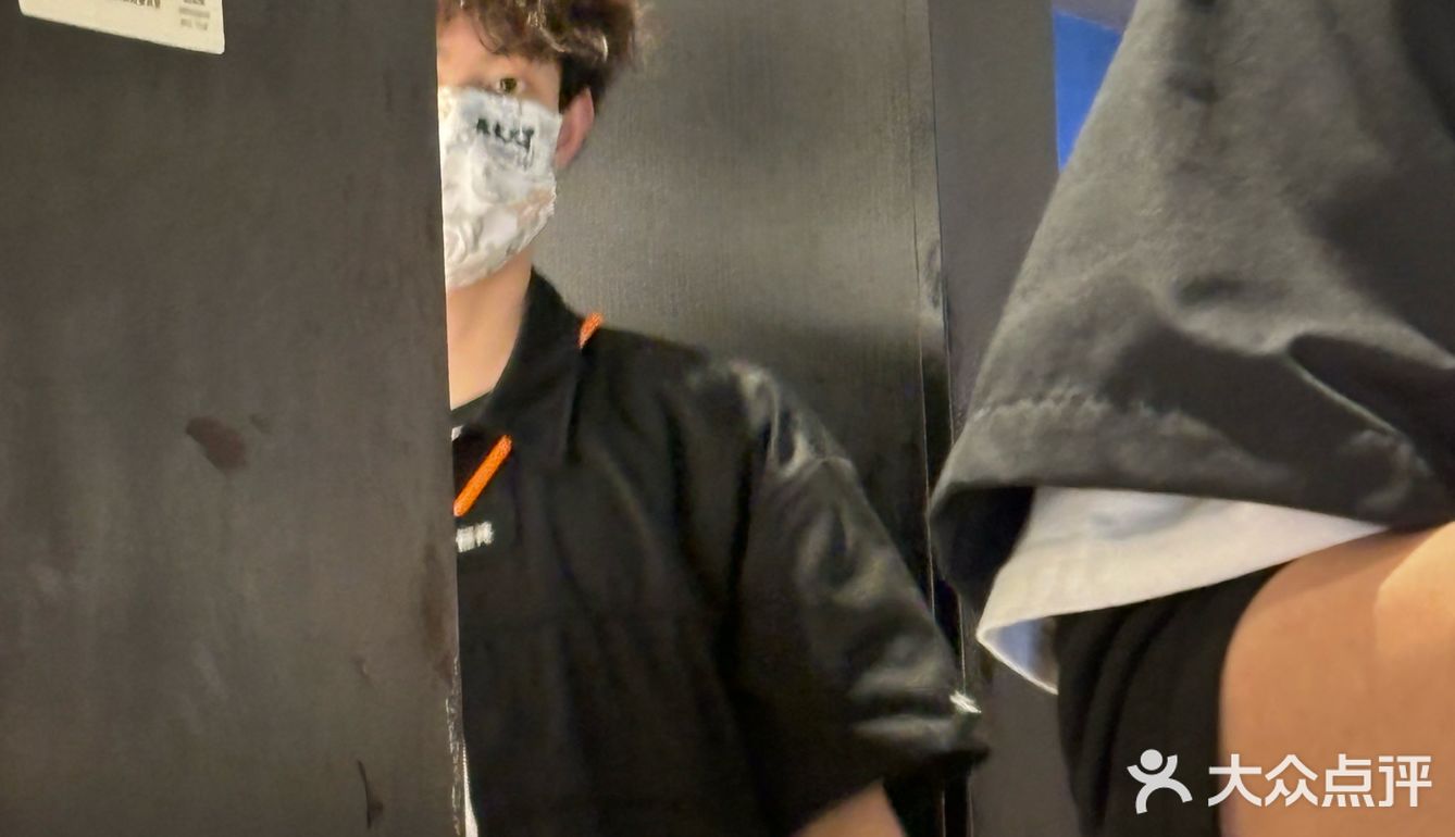 这家店好多帅哥！！！！