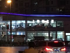 -上海星瀚奔驰4S店(长寿路店)