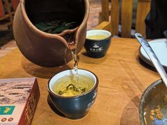 -老滇山寨•云南特色菜•地方菜•民族风情歌舞表演(金碧店)