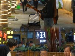 -三亚火车头万人海鲜广场