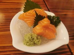 三文鱼刺身-鳥炭·烧鸟YaKiToRi深夜食堂(陆家嘴店)
