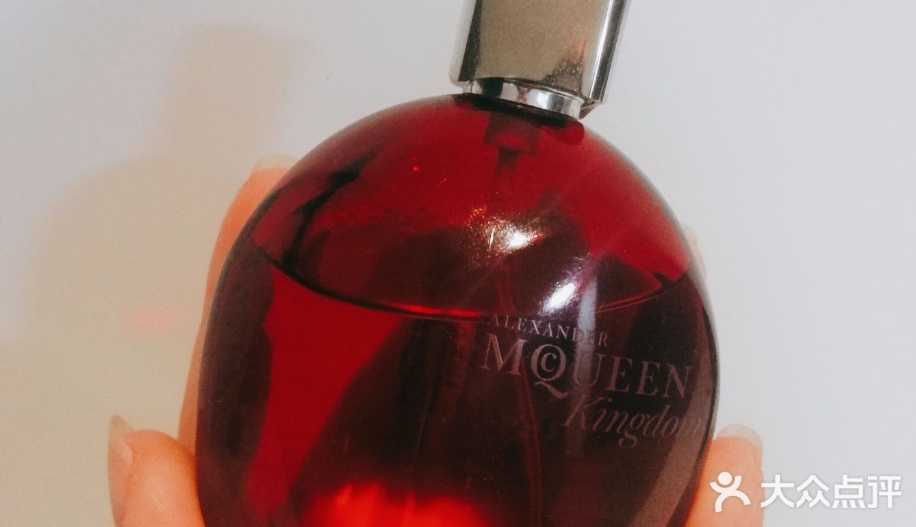 希望哪天它能出现在国内麦昆的专柜上