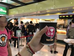 左边排队点餐，右边等号取餐-翠华餐厅(香港国际机场店)