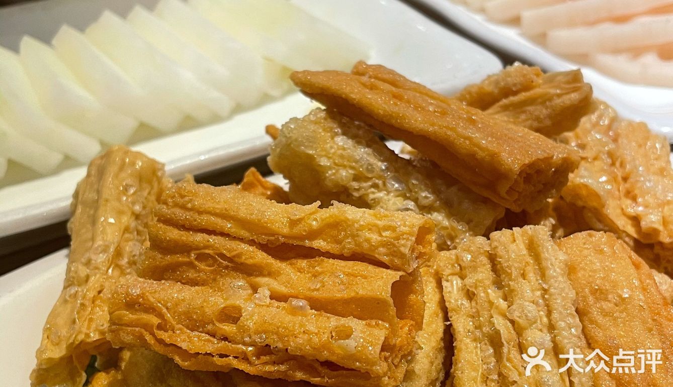 两个女生要了四份素菜一份 一份土豆粉 一份葱油饼