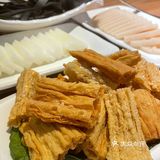 两个女生要了四份素菜一份 一份土豆粉 一份葱油饼