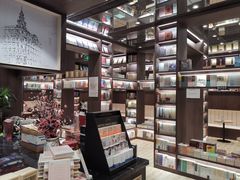 -钟书阁(群光广场店)