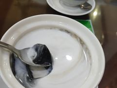 椰汁龟苓膏-仁信老铺甜品(北京路店)