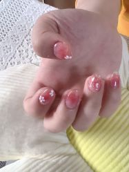 -爱美睫美甲会馆