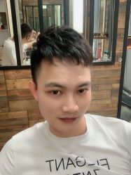 -天下皇剪新潇洒美容美发