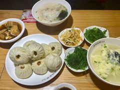民国传统小馄饨-凤起龙游老面包子(凯德晶品店)