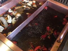 -老牌坊云南鱼豆花火锅(爱建店)
