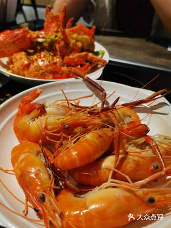 当初盒马鲜生开业,就是冲着它食材新鲜