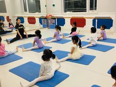 -艺彩童馨舞蹈培训学校(西湖道校区)
