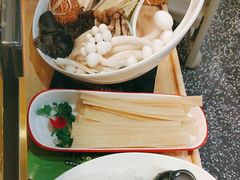 -洪氏嗨捞·猪肚鸡火锅(阳光天地店)