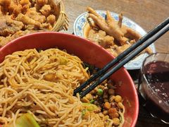 -爆炸头阿姨小四川正宗川味小吃(无任何分店)
