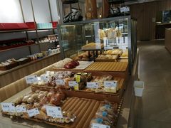 面包甜点陈列柜-顶东面包花园·生日蛋糕(世博店)
