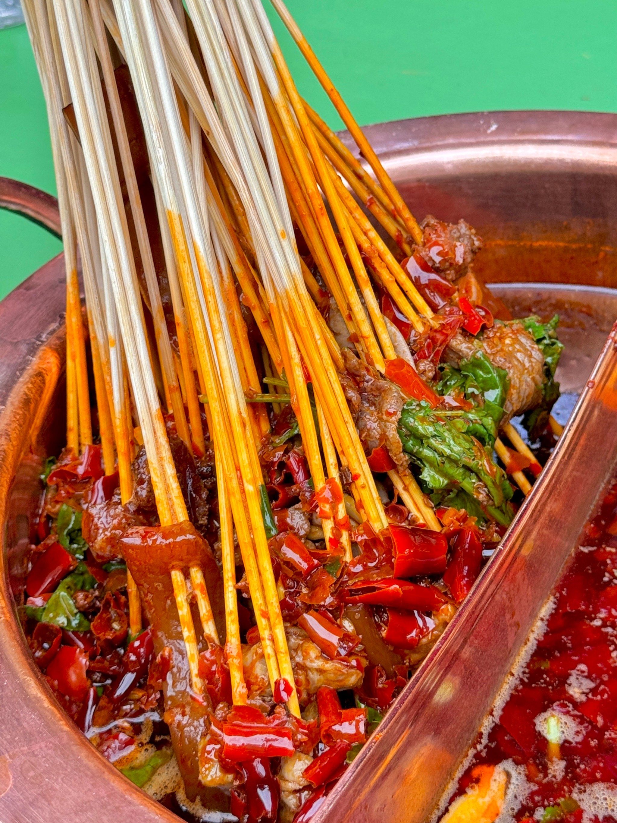 老成都正宗串串香,辣得过瘾,吃得巴适