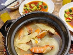 膏蟹鲜虾砂锅粥-官塘鱻鱻鱼生