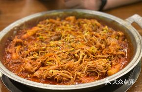 Cheese Bean Sprout Stir-fried Pork