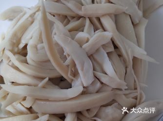 最后出锅时撒上白芝麻后即可