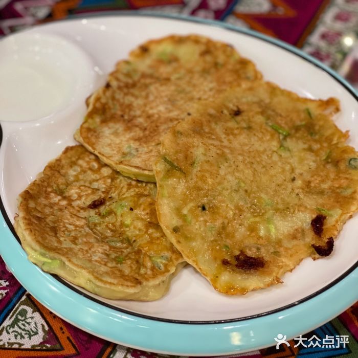 TUK土耳其餐厅·下午茶(卢湾店)西葫芦饼配酸奶图片