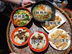 -爆炸头阿姨小四川正宗川味小吃(无任何分店)