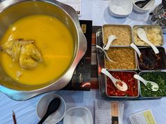 小锅花胶鸡汤-鲜入围煮花胶鸡海鲜火锅