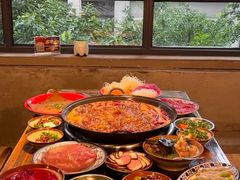 -渝嘴小老弟老火锅(华新村店)