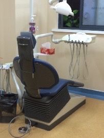 -瑞尔齿科(上海长风大悦城店)