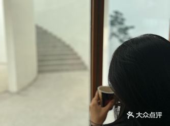 吃过午饭，来疯羊打卡手冲咖啡，午后的咖啡店