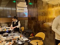-钱小奴海鲜自助黑金店(杭州滨江龙湖店)