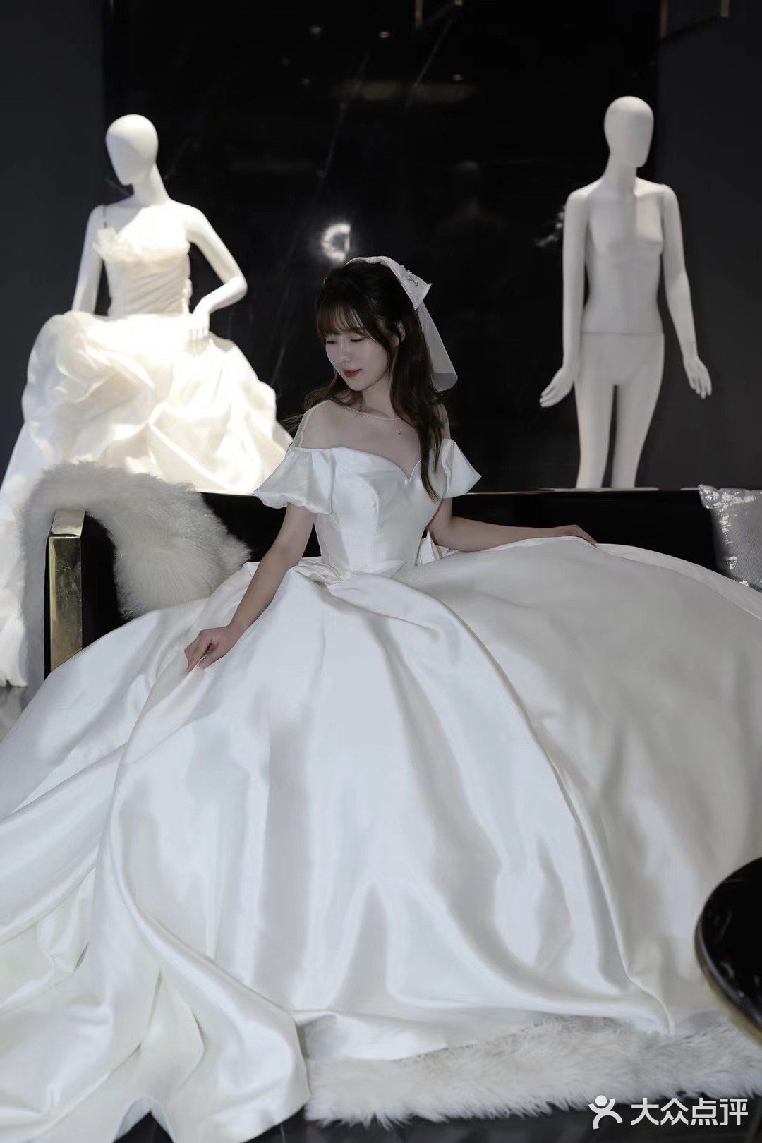 在婚纱店当在逃公主👸