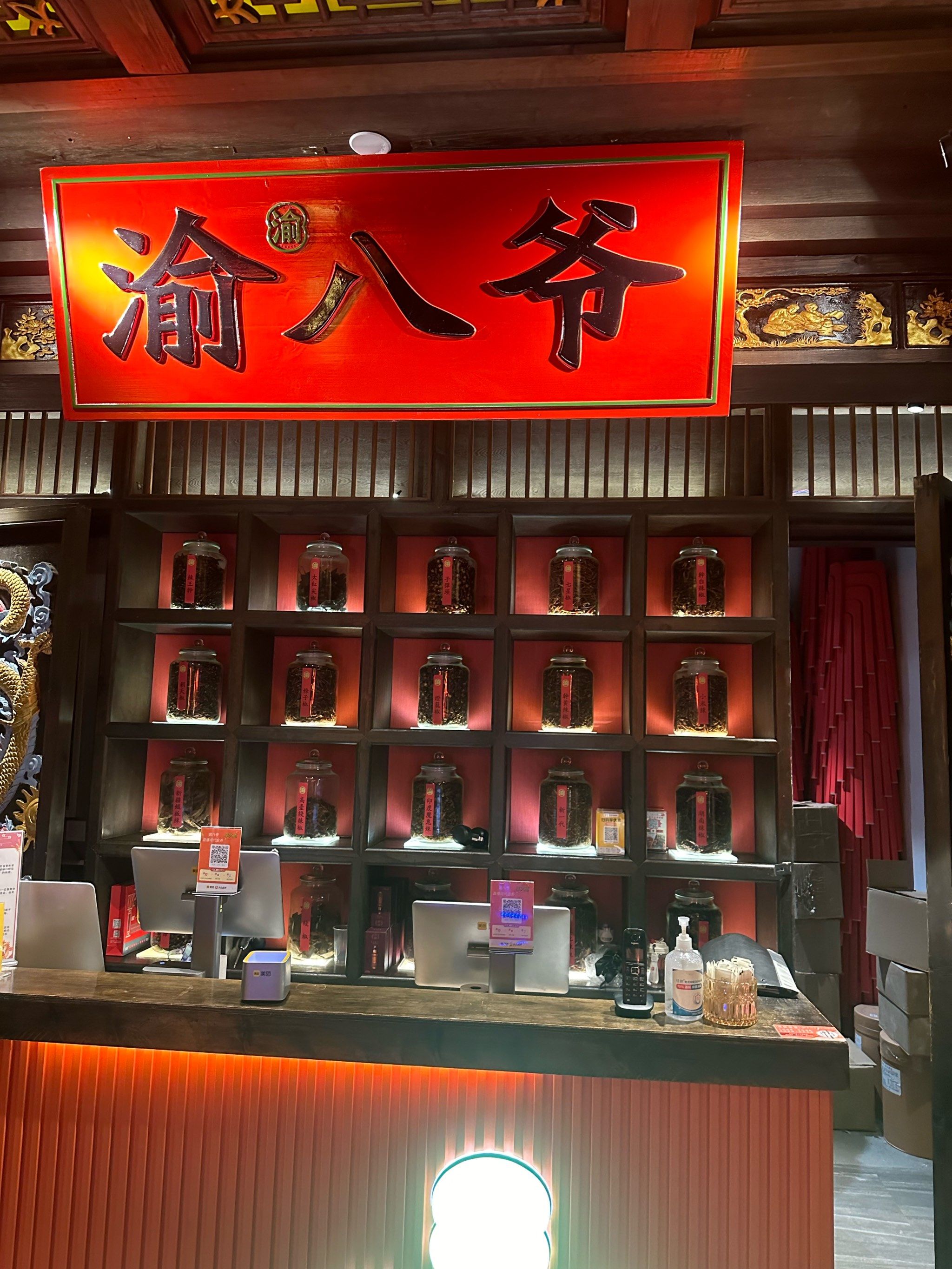 环境很好服务和周到态度很好 上菜很快